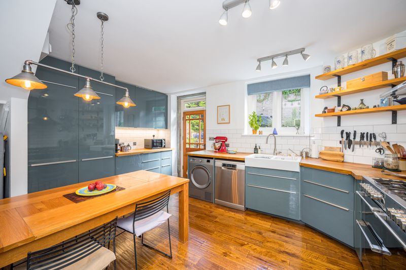 Kitchen / Breakfast Room- click for photo gallery